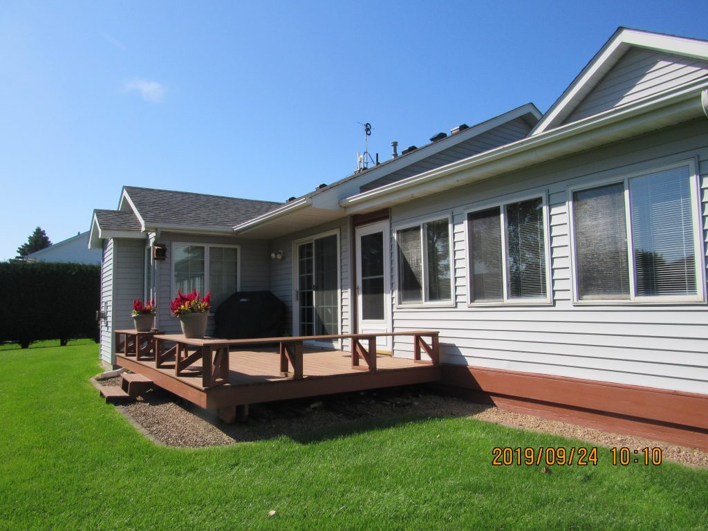 Exterior home inspection of siding, windows, and roofline in Mankato, MN